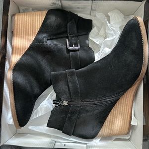 Blondo new inbox with defects, waterproof black suede boots, size 11 women’s